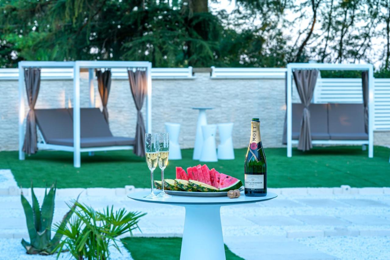 Villa Vittoria B&B - Wellness Terme di Miradolo Exteriör bild